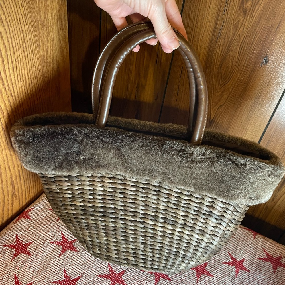 Bath & Body Works Elegant Brown Woven Tote Bag. Faux Fur. GUC